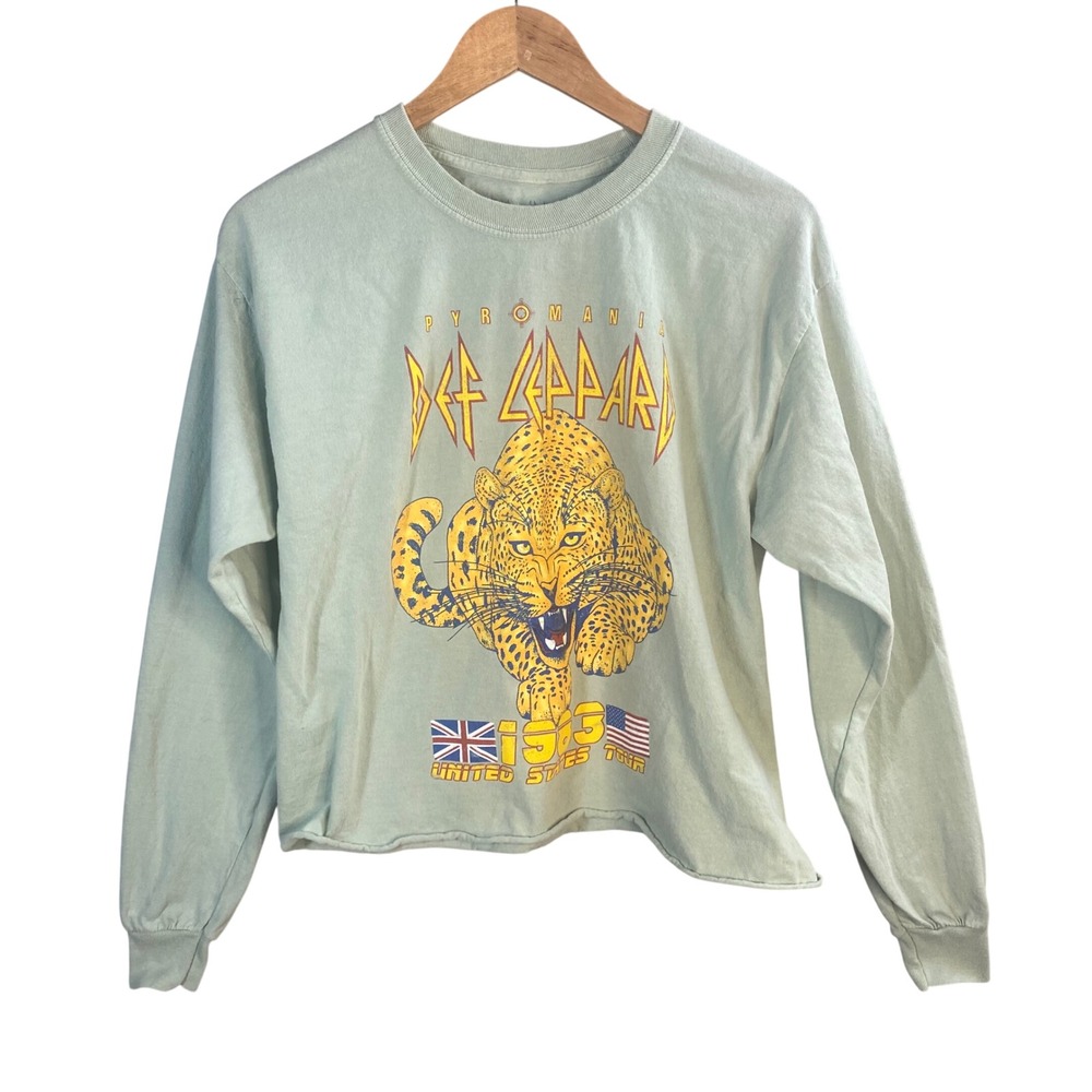 Def‎ Leppard Goodie Two Sleeves Graphic Band Tee Womens M/L Grunge Indie 80s
